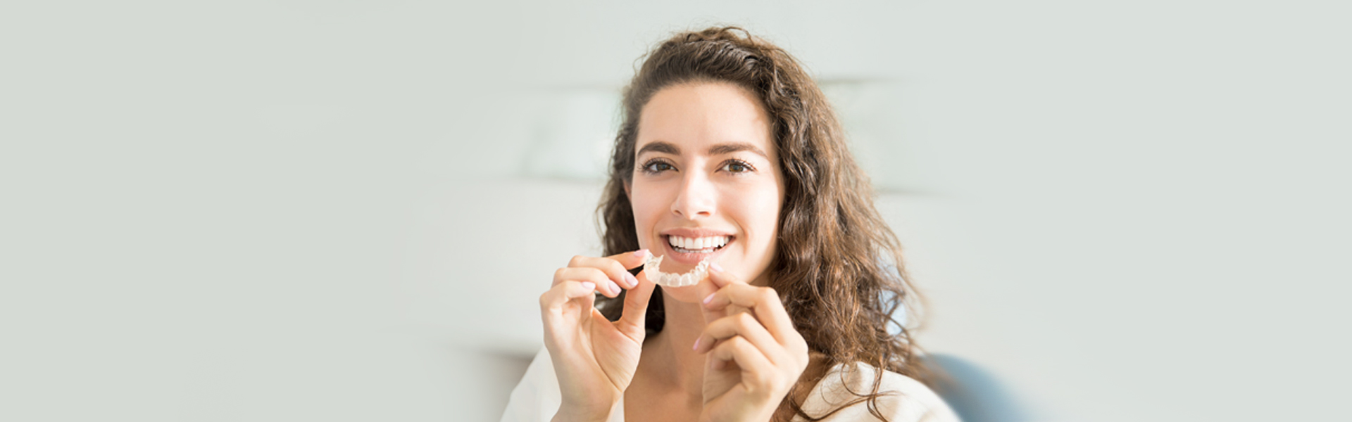 Mastering Mealtime: How to Eat Comfortably with Clear Aligners